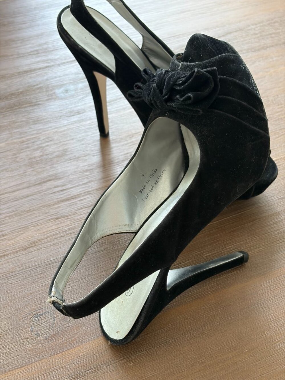 Sandales talons hauts suède noir à nœud Bizz Girl – Taille 9
